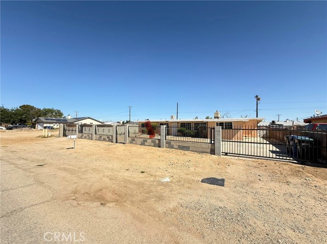 8461 Eucalyptus Avenue, California City CA: https://media.crmls.org/medias/7ff9f755-b3c8-46a4-ad57-7c6d5d1f8be2.jpg