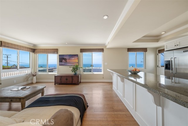 Detail Gallery Image 3 of 44 For 125 38th St, Manhattan Beach,  CA 90266 - 3 Beds | 3 Baths