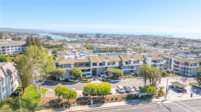 Detail Gallery Image 33 of 42 For 240 Nice #302,  Newport Beach,  CA 92663 - 2 Beds | 1/1 Baths
