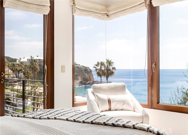 86 Emerald Bay, Laguna Beach CA: https://media.crmls.org/medias/7ffc25a4-b342-4b73-840f-3731a1bd67f8.jpg
