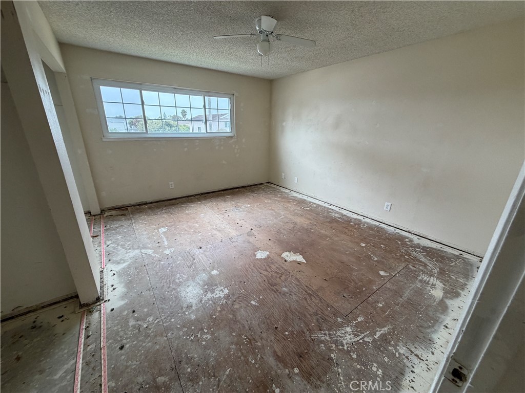 https://media.crmls.org/medias/7ffccf7f-d231-44c8-89e1-7b4a0e17d335.jpg?preset=X-Large