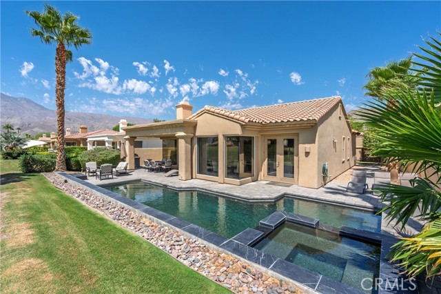 56720 Jack Nicklaus Boulevard, La Quinta CA: https://media.crmls.org/medias/7ffcea2c-59a3-446e-9bcd-2f415a6995e1.jpg