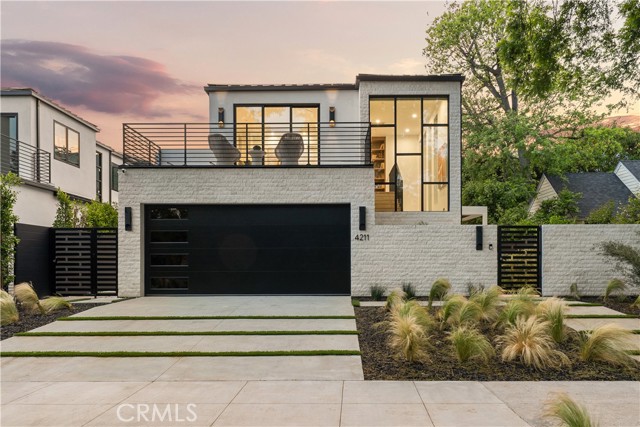 Detail Gallery Image 1 of 43 For 4211 Agnes Ave, Studio City,  CA 91604 - 4 Beds | 4/1 Baths
