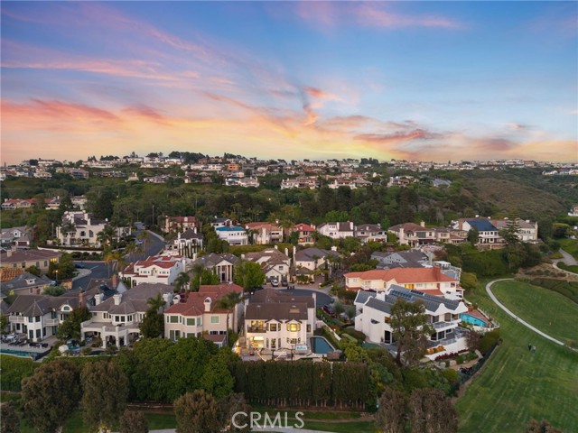 Detail Gallery Image 2 of 39 For 5 Hillsborough, Newport Beach,  CA 92660 - 4 Beds | 4/1 Baths