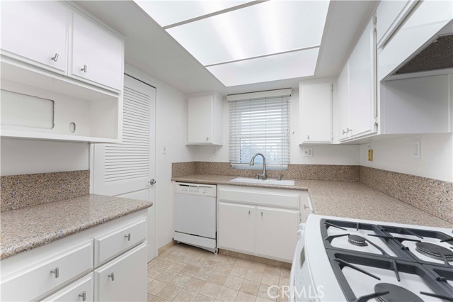 Detail Gallery Image 12 of 33 For 11337 Nebraska Ave #305,  Los Angeles,  CA 90025 - 2 Beds | 2 Baths