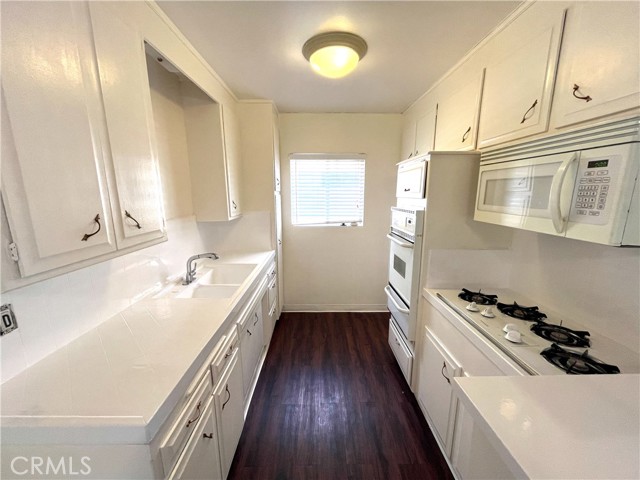 Detail Gallery Image 9 of 15 For 5167 Yarmouth Ave #10,  Encino,  CA 91316 - 1 Beds | 1 Baths