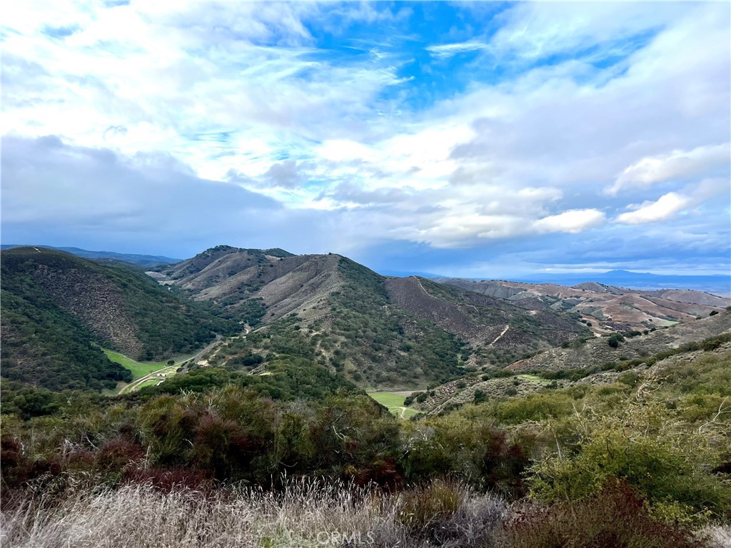 https://media.crmls.org/medias/7fffce3d-03a7-4f40-ada9-6ffcb6e291f3.jpg?preset=X-Large