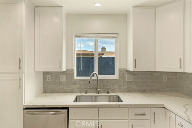 8144 Louise Avenue, Northridge CA: https://media.crmls.org/medias/8000f775-82fd-482b-b31e-5b6152c22b17.jpg