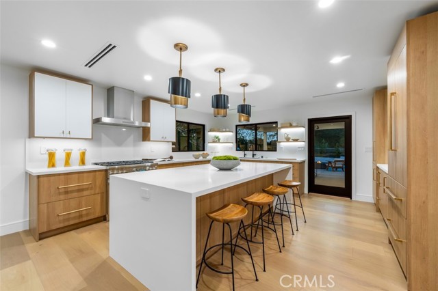 5019 Donna Avenue, Tarzana CA: https://media.crmls.org/medias/80023a06-fc59-4bbc-9bb5-6d883b5d8bb8.jpg