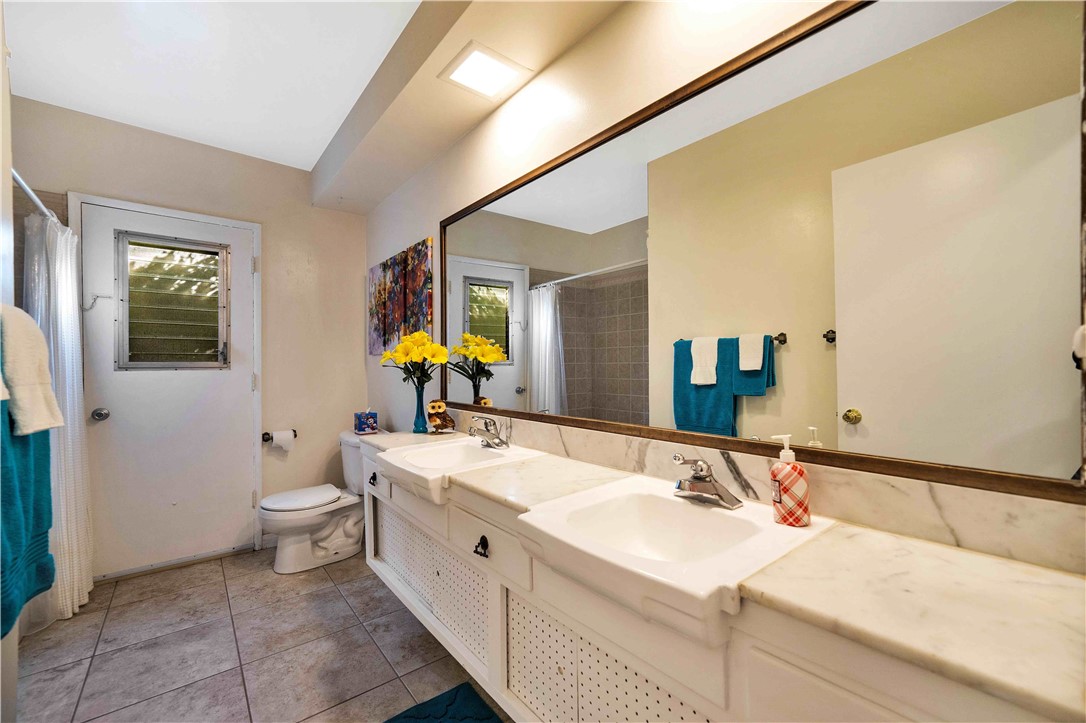 Detail Gallery Image 7 of 14 For 4501 Canoga Dr, Woodland Hills,  CA 91364 - 4 Beds | 2 Baths