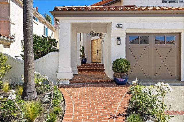 10 Novilla, Laguna Niguel CA: https://media.crmls.org/medias/800273f2-839a-4dc8-8d9f-cff0880857e9.jpg