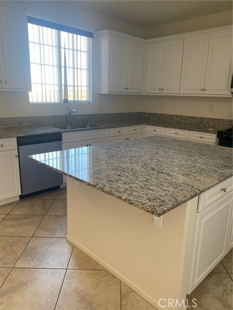 Detail Gallery Image 3 of 10 For 15038 15038 Paseo Verde Place Rw, Victorville,  CA 92394 - 4 Beds | 3 Baths