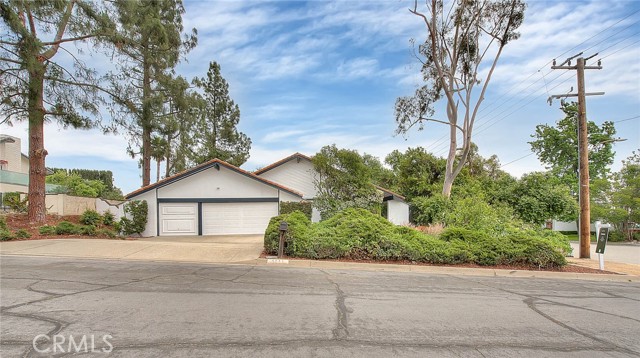 6087 Carol Avenue, Rancho Cucamonga CA: https://media.crmls.org/medias/8002d5dd-45ac-49b3-a6d2-01418cf2d41f.jpg