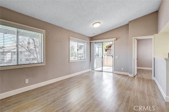 Detail Gallery Image 6 of 35 For 3642 Oak Creek Dr #D,  Ontario,  CA 91761 - 2 Beds | 2 Baths