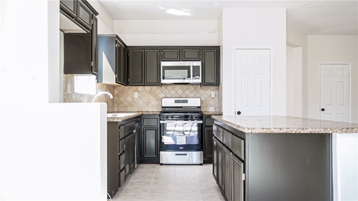 Detail Gallery Image 8 of 20 For 13571 Dellwood Rd, Victorville,  CA 92392 - 3 Beds | 2 Baths
