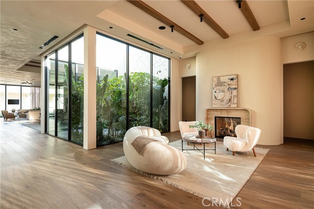 5824 Manton Avenue, Woodland Hills CA: https://media.crmls.org/medias/800636fc-f107-4db1-9323-d3717b0ed2b3.jpg