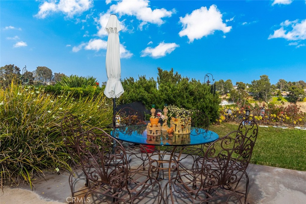 https://media.crmls.org/medias/8006b449-2af8-443f-b1d8-7b4689152e84.jpg?preset=X-Large