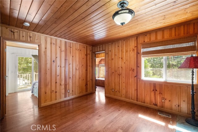 Detail Gallery Image 8 of 28 For 746 W Victoria Ct, Lake Arrowhead,  CA 92352 - 2 Beds | 2 Baths