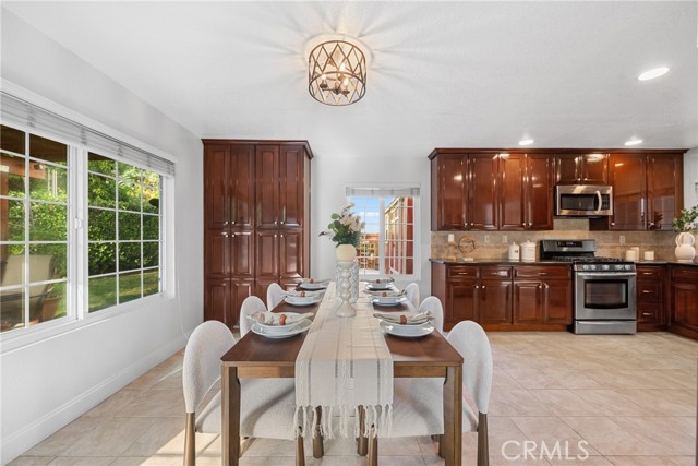 Detail Gallery Image 8 of 48 For 16198 Singing Hills, Chino Hills,  CA 91709 - 3 Beds | 2/1 Baths