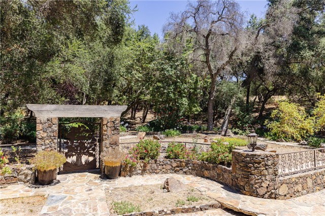 45200 Oak Manor Ct, Temecula CA: https://media.crmls.org/medias/80080506-038d-4917-9292-b18fbde6ff2e.jpg
