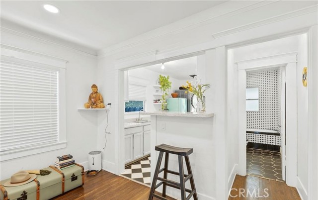 2513 E 11th Street, Long Beach CA: https://media.crmls.org/medias/80095b3b-dafd-4170-b51e-0178c5de8494.jpg