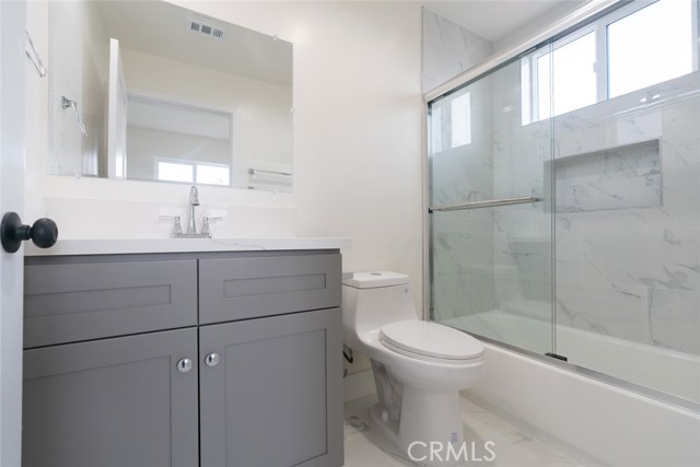 Detail Gallery Image 39 of 39 For 443 1/2 N Harvard Bld, Los Angeles,  CA 90004 - 4 Beds | 4 Baths