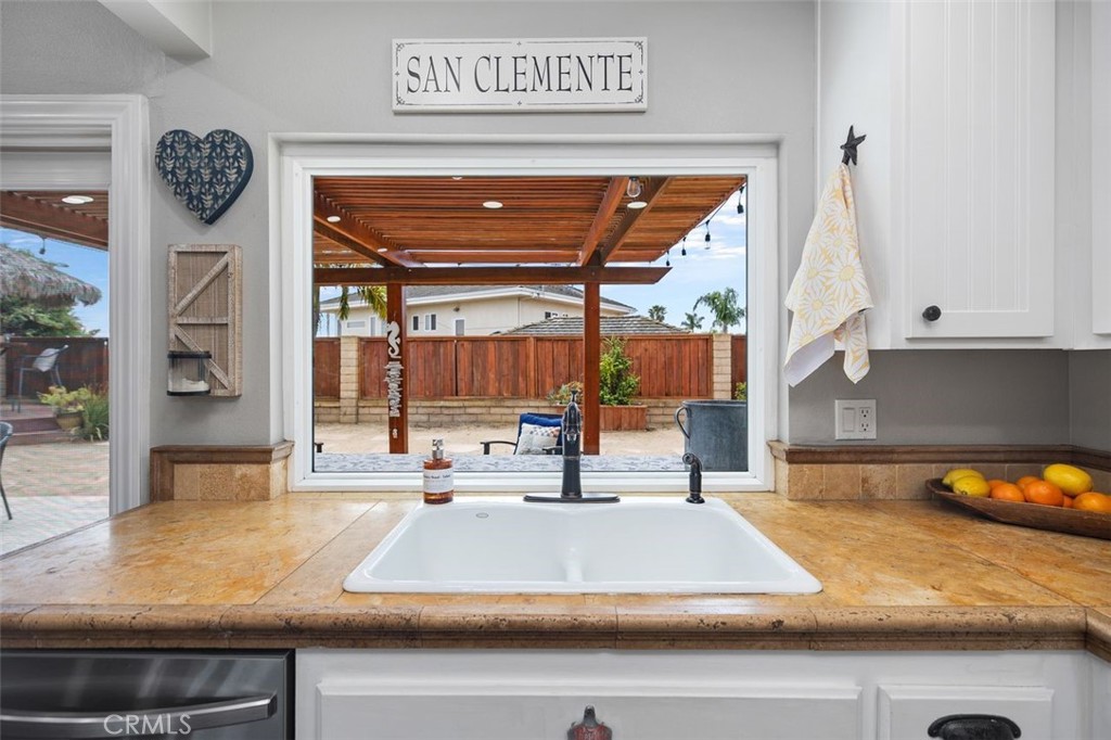 MLS #OC25101068 img 17