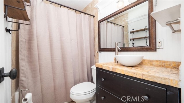Detail Gallery Image 8 of 27 For 7070 Karen Ln, Jurupa Valley,  CA 92509 - 4 Beds | 2 Baths