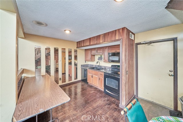 Detail Gallery Image 32 of 45 For 3481 Stancrest Dr #302,  Glendale,  CA 91208 - 3 Beds | 2 Baths