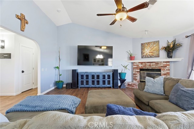 Detail Gallery Image 9 of 45 For 27100 Barkes Way, Tehachapi,  CA 93561 - 3 Beds | 2/1 Baths
