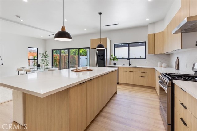 22452 Dolorosa Street, Woodland Hills CA: https://media.crmls.org/medias/800bb1f6-adfc-43b0-90c3-61726c5def49.jpg