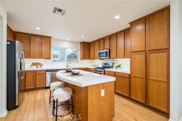 Detail Gallery Image 10 of 43 For 406 N Placer Privado, Ontario,  CA 91764 - 3 Beds | 2/1 Baths