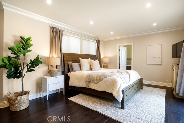 3654 Wrightwood Dr, Studio City CA: https://media.crmls.org/medias/800c3509-5b25-4148-98b8-ee5961e6b0a6.jpg