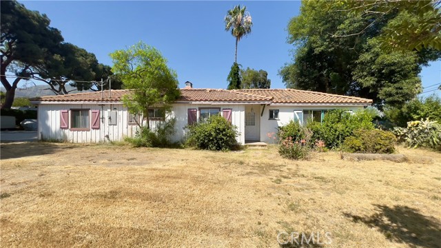 13394 Glenoaks Blvd photo 3