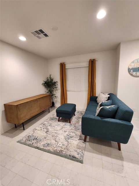 6989 N Curtis Lane, San Bernardino CA: https://media.crmls.org/medias/800c8d6f-43af-42fb-8069-5005508d2f57.jpg