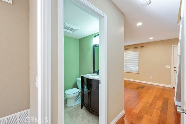 Detail Gallery Image 11 of 27 For 5448 E Candlewood Cir #17,  Anaheim,  CA 92807 - 3 Beds | 1/1 Baths