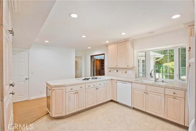 5819 Fairhaven Avenue, Woodland Hills CA: https://media.crmls.org/medias/800cf159-9b88-44a4-bfe4-a989a44d2ffa.jpg