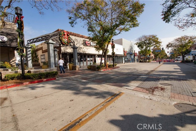 212 N San Fernando Boulevard, Burbank, California 91502, ,Commercial Lease,For Rent,212 N San Fernando Boulevard,CRSR24237886