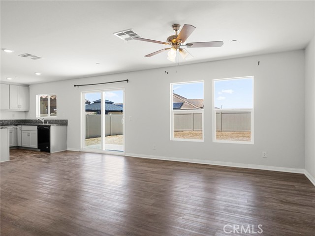 Detail Gallery Image 7 of 41 For 2153 E Newgrove St, Lancaster,  CA 93535 - 3 Beds | 2 Baths
