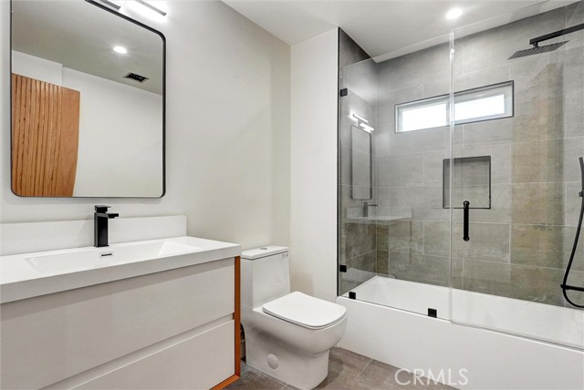 Detail Gallery Image 21 of 49 For 6852 6854 Atoll Avenue, North Hollywood,  CA 91605 - 4 Beds | 4 Baths