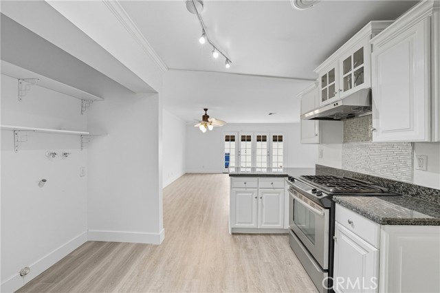 Detail Gallery Image 4 of 31 For 644 E Lee Pl, Azusa,  CA 91702 - 4 Beds | 3 Baths
