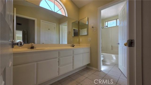 19431 San Marino Court, Newhall CA: https://media.crmls.org/medias/800eab67-398d-4520-969c-df2f4e101cab.jpg