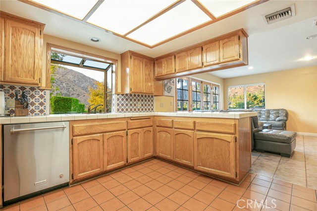11417 Mount Gleason Avenue, Tujunga CA: https://media.crmls.org/medias/800f63cf-0296-418d-ba6f-bf07335fa777.jpg