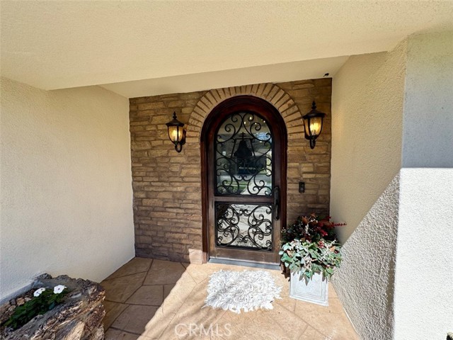1415 Via Vallarta, Riverside CA: https://media.crmls.org/medias/800f90f1-84f8-4f2c-bbee-96acee56396c.jpg
