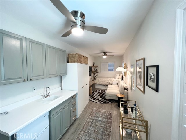 Detail Gallery Image 3 of 13 For 704 1/2 Marigold Avenue, Corona Del Mar,  CA 92625 - 0 Beds | 1 Baths