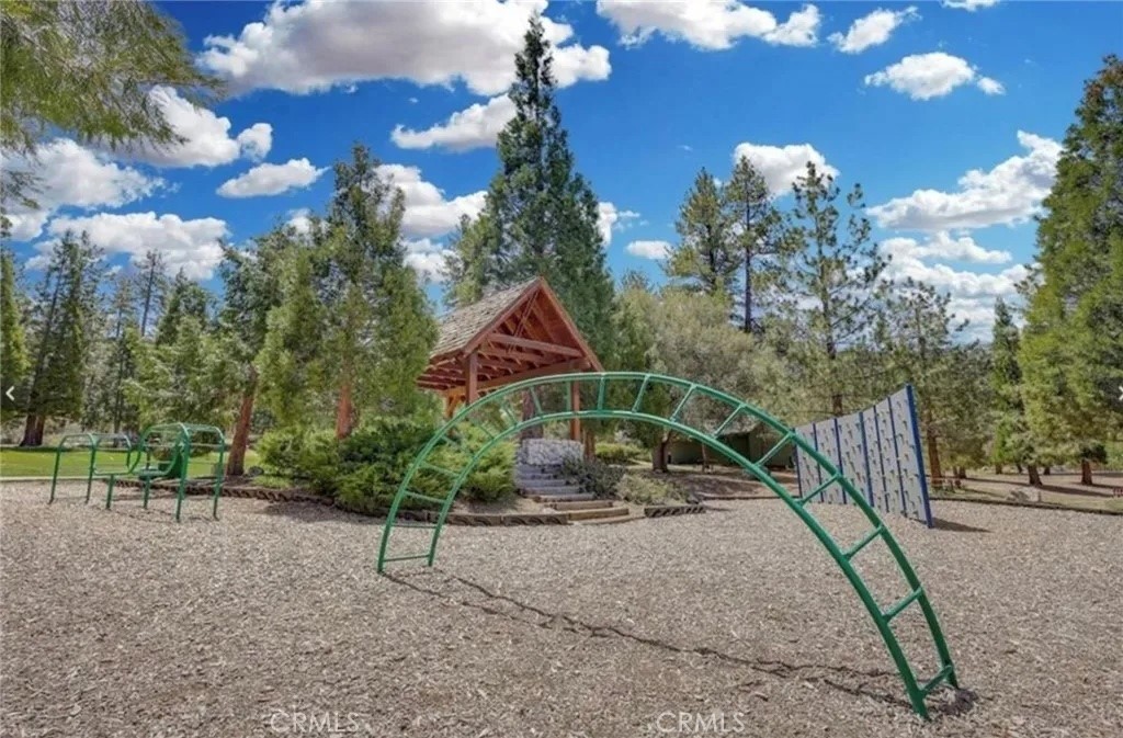 https://media.crmls.org/medias/8011b907-d79f-4492-99ab-83d278f1f3fd.jpg?preset=X-Large