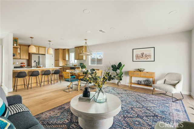 16502 Potter Circle, Huntington Beach CA: https://media.crmls.org/medias/80120159-cf3d-470b-b360-59455a14aca2.jpg