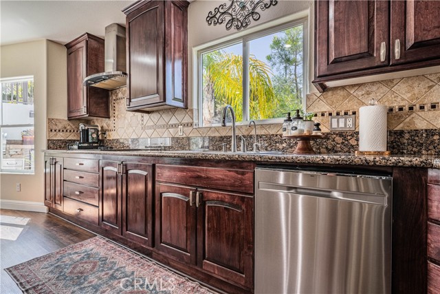 Detail Gallery Image 9 of 53 For 30614 Emperor Dr, Canyon Lake,  CA 92587 - 6 Beds | 4 Baths