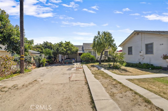 214 S Ojai Street, Santa Paula CA: https://media.crmls.org/medias/8012a9a1-7769-40e0-8bd7-d93ff4d26206.jpg