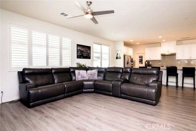 Detail Gallery Image 10 of 61 For 11703 Periwinkle Pl, Jurupa Valley,  CA 91752 - 5 Beds | 3 Baths